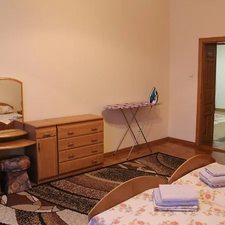 Domovik ,kirilla I Mefodiya, 5 アパート *