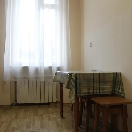 Domovik ,kirilla I Mefodiya, 5 아파트 *