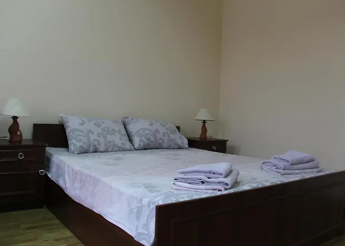 아파트 Domovik ,kirilla I Mefodiya, 5