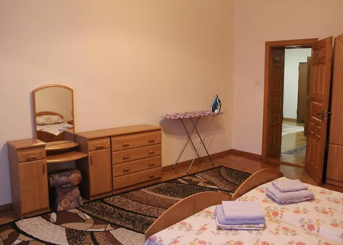 Domovik ,kirilla I Mefodiya, 5 아파트 *