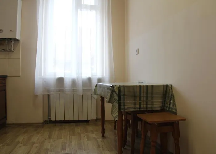 Domovik ,kirilla I Mefodiya, 5 아파트 *